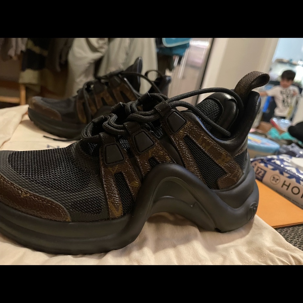 Brand New with receipt Louis Vuitton Arch Light Sneaker. - Picture 7 of 8
